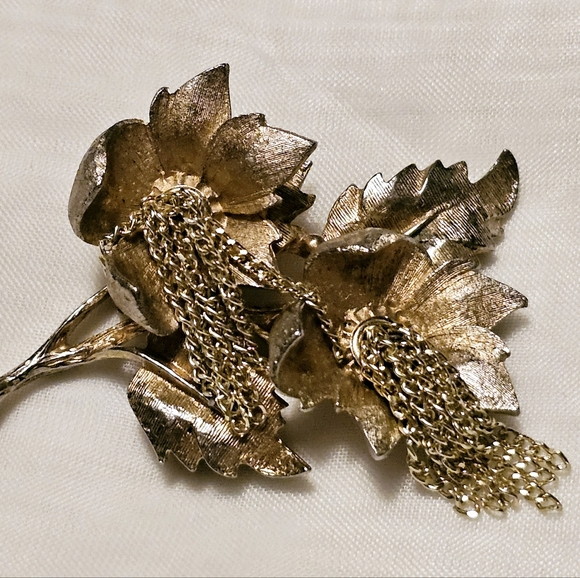 VTG HAR Hargo Double Flower Dangle Chain Tassells Goldtone 2.5" Brooch Pin - Picture 3 of 12